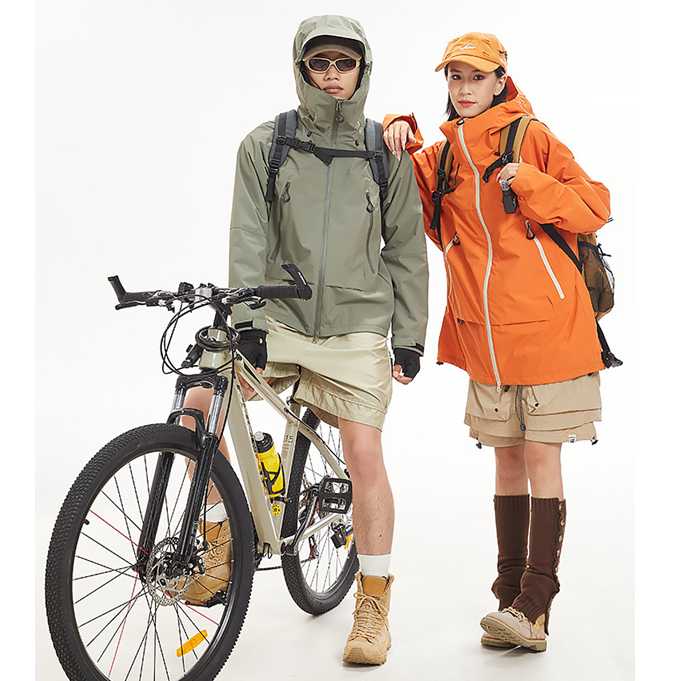 アウトドアで快適さを保つ！雨の日も安心なレインスーツ10選
