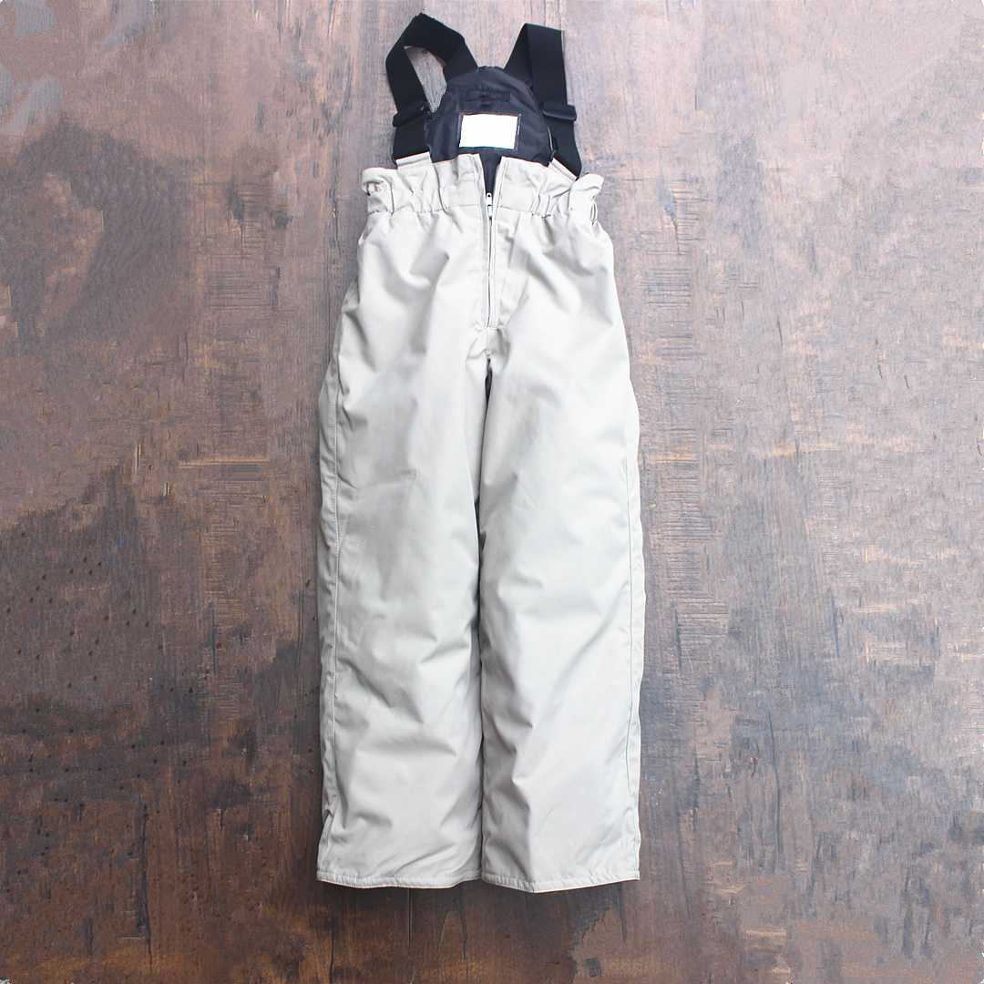 雨の日も楽しく！快適さとスタイルを両立したサロペットレインウェア5選