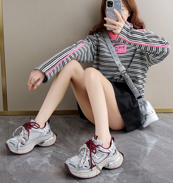 レディース厚底ランニングシューズ白赤