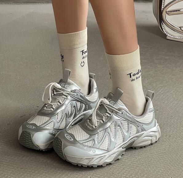 2025年最新レディース厚底ランニングシューズ