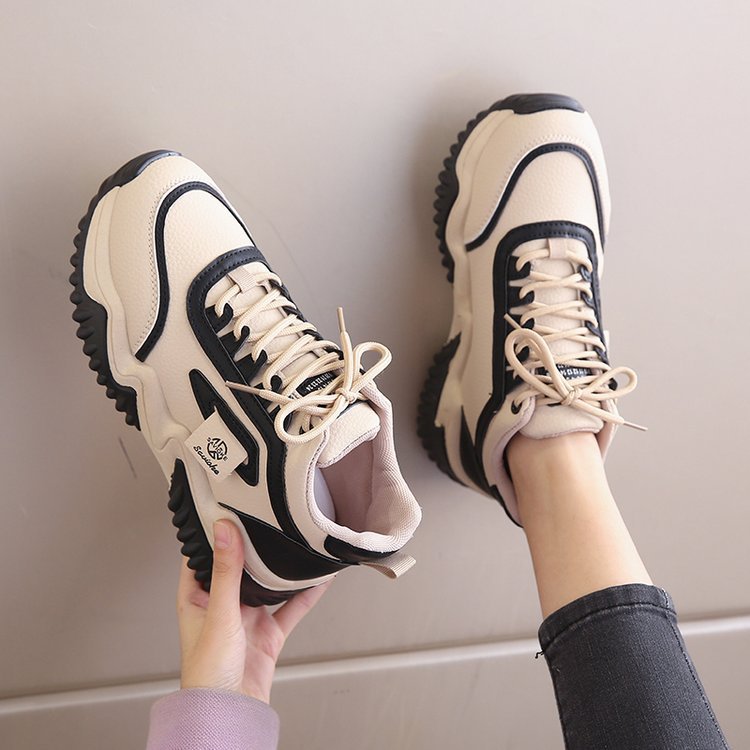 厚底ランニングシューズ レディース 美脚効果 紐靴タイプ