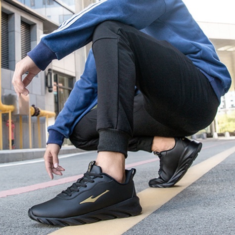 軽量波形ソールランニングシューズ