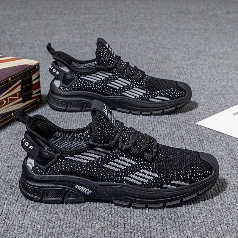 通気メッシュ軽量ランニングシューズ