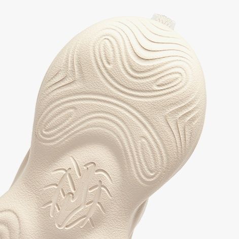 ランニングシューズ ふわ弾むクッション厚底シューズ