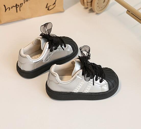 キッズ用マジックテープ式ランニングシューズ