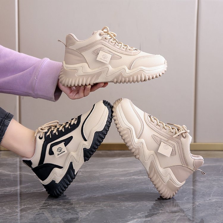 厚底ランニングシューズ レディース 美脚効果 紐靴タイプ