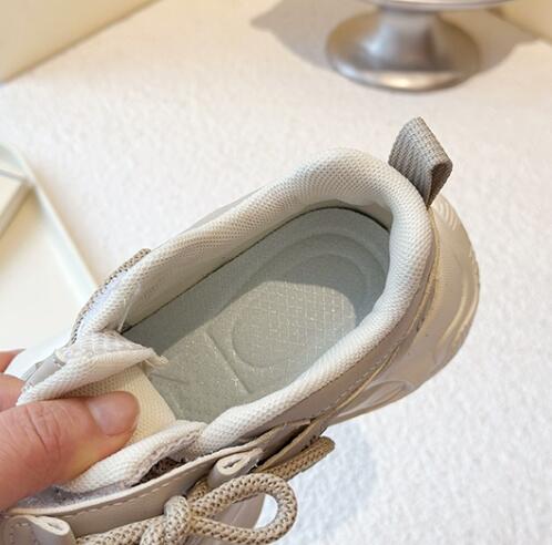 子供用運動靴マジックテープ付きランニングシューズ