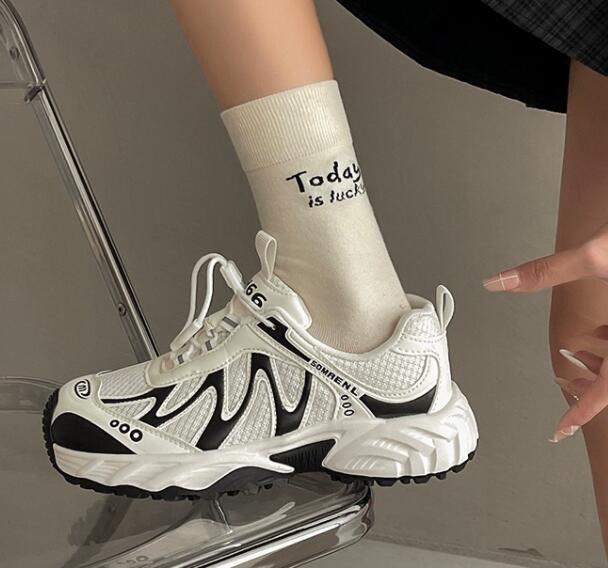 2025年最新レディース厚底ランニングシューズ