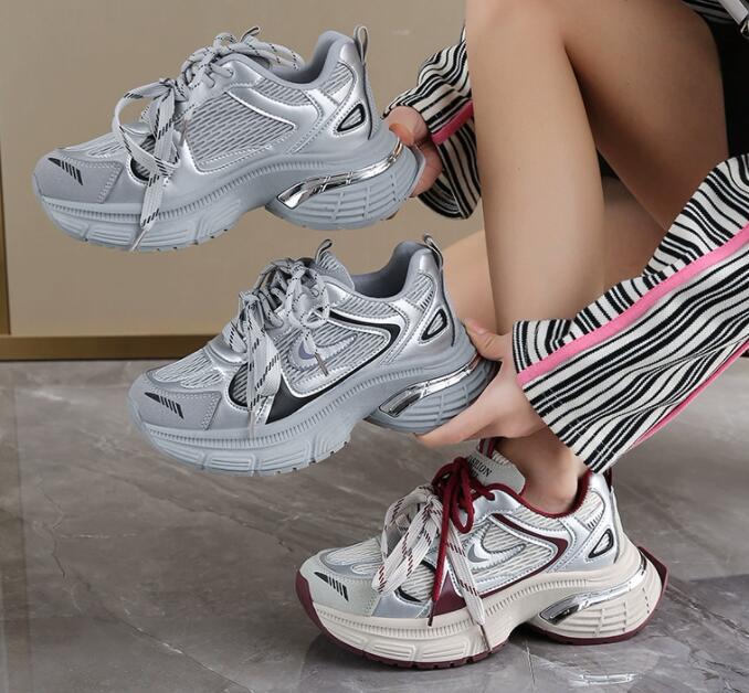 レディース厚底ランニングシューズ白赤