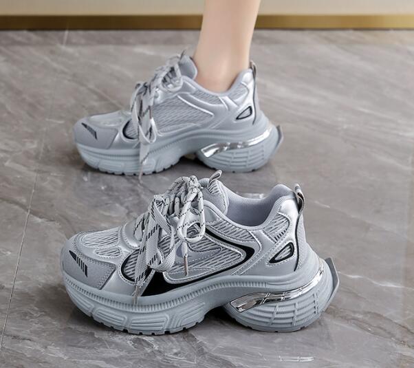 レディース厚底ランニングシューズ白赤