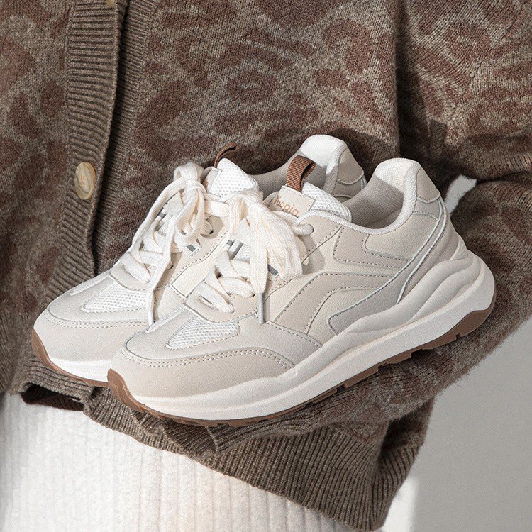 レディース厚底ランニングシューズ弾力凸凹ソール白