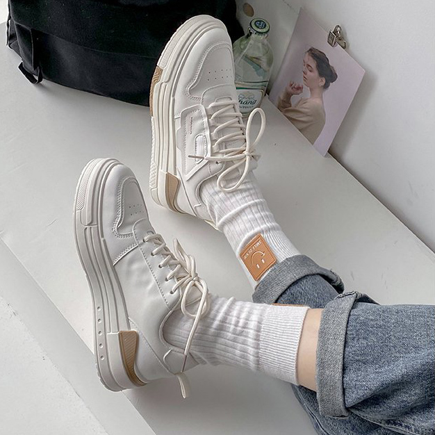 女性用通気性ランニングシューズ凸凹ソール弾力紐靴