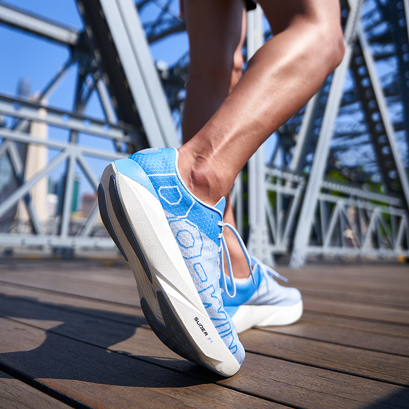 ランニングシューズ 空翔る疾風 軽量ランニングシューズ