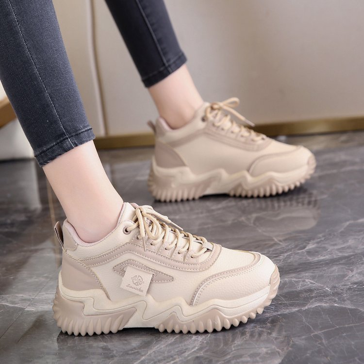 厚底ランニングシューズ レディース 美脚効果 紐靴タイプ