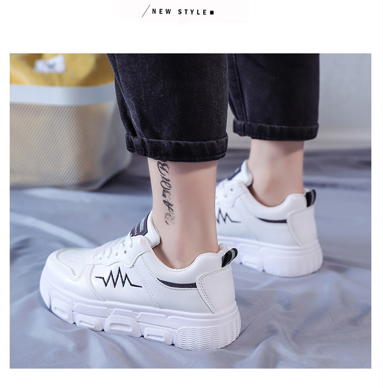 軽量ランニングシューズ 通気性 夜光ラベル付き