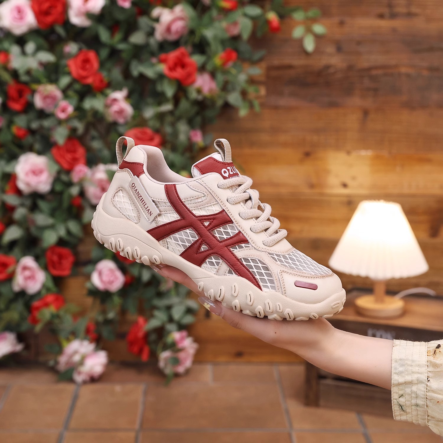 2025新作 軽量通気性ランニングシューズ メッシュ素材