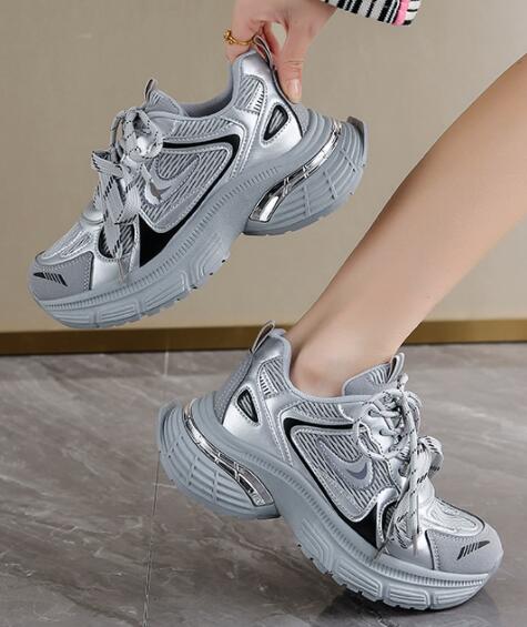 レディース厚底ランニングシューズ白赤