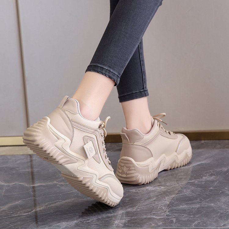 厚底ランニングシューズ レディース 美脚効果 紐靴タイプ