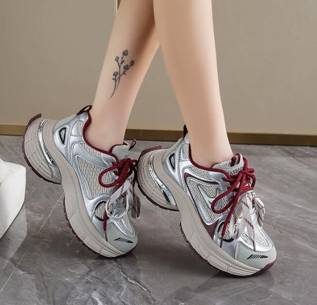 レディース厚底ランニングシューズ白赤