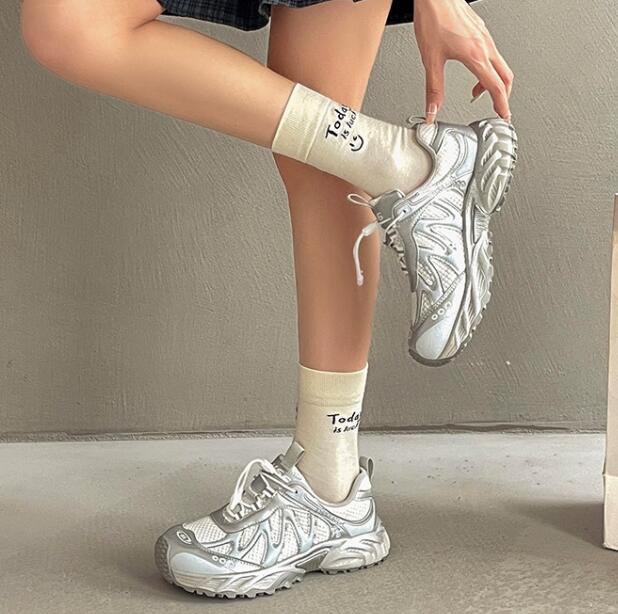 2025年最新レディース厚底ランニングシューズ