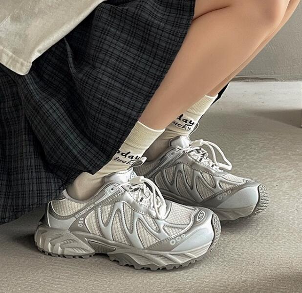 2025年最新レディース厚底ランニングシューズ