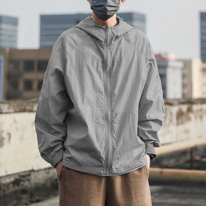 スタイリッシュに着こなせる！大人な雰囲気のグレーのラッシュガード5選