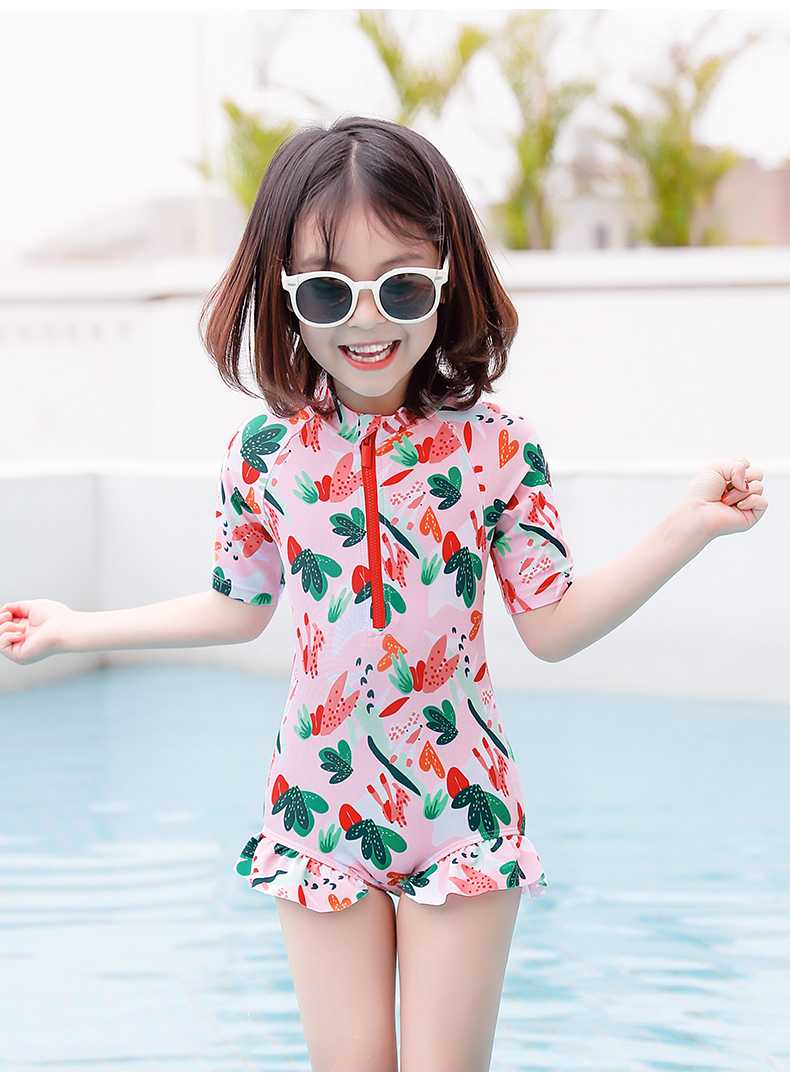 90センチの小さなお子様に安心を！成長期にぴったりのラッシュガード5選