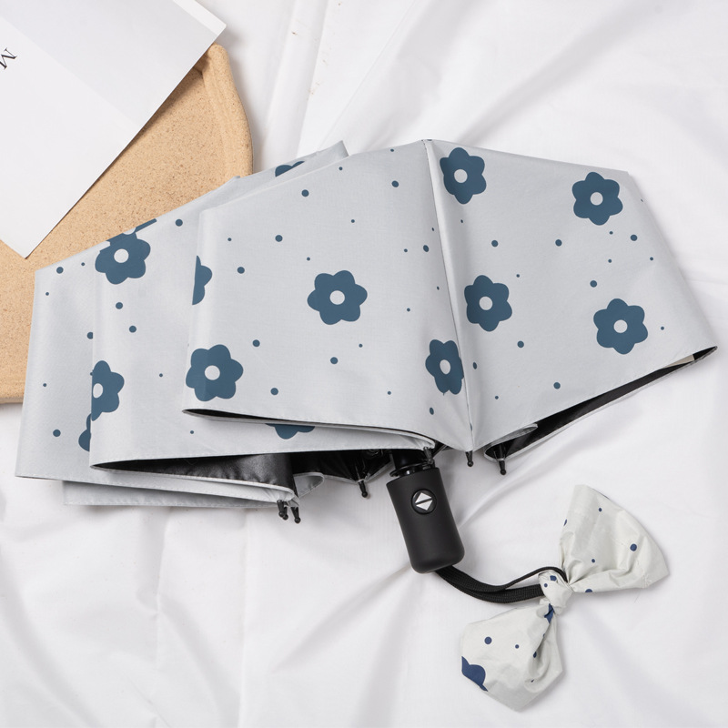 日傘 雲と紙飛行機柄の晴れやか折りたたみ日傘