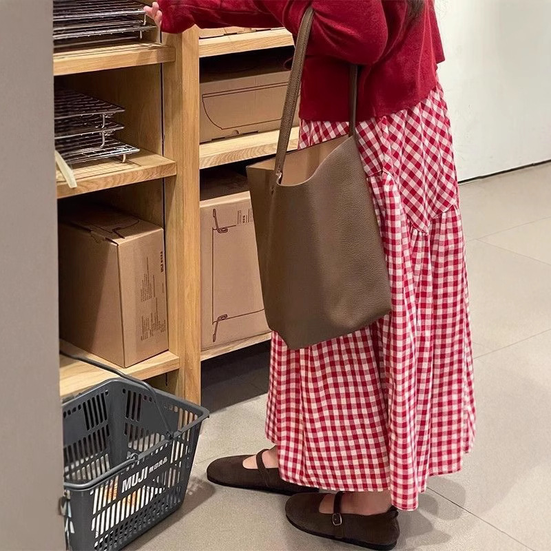 赤コーデ 赤コーデ 格子柄フレアロングスカート