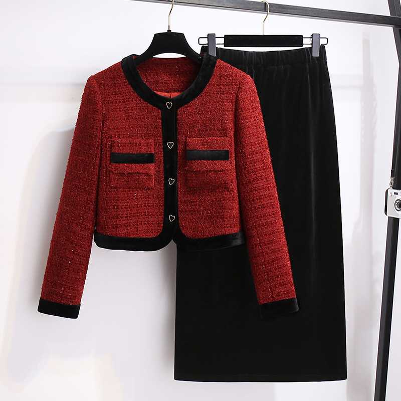 赤のトップスであなたのスタイルを鮮やかに彩る！自信を持てるコーディネートアイテム5選