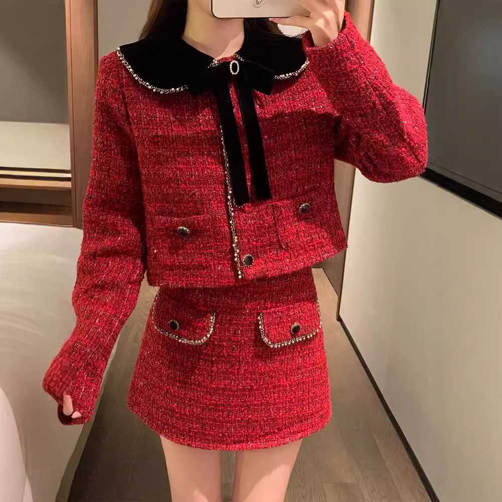 秋の赤スカートコーデで魅力を引き立てる!気分が上がるアイテム10選