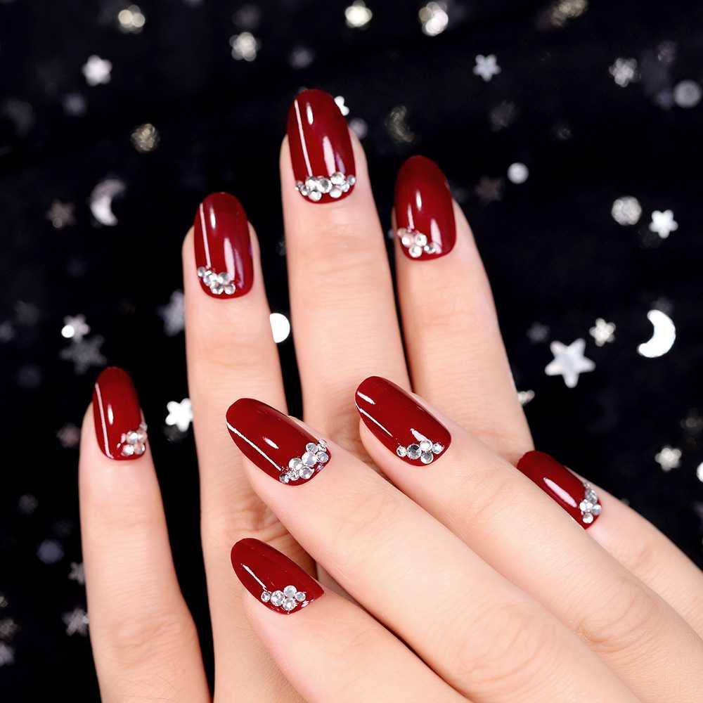 指先から魅力アップ！赤コーデに合わせたいネイルデザイン5選