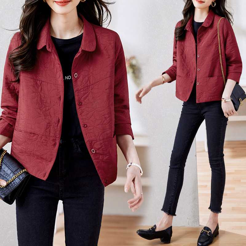 印象的な魅力を放つ!赤の上着コーデで自信が溢れ出すアイテムおすすめ5選