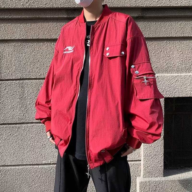 メンズ向け赤アウター着こなしのポイント!冬の魅力を引き立てるアイテムおすすめ5選