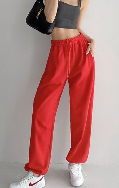 赤コーデ 裏起毛ゆったりストレートスウェットパンツ