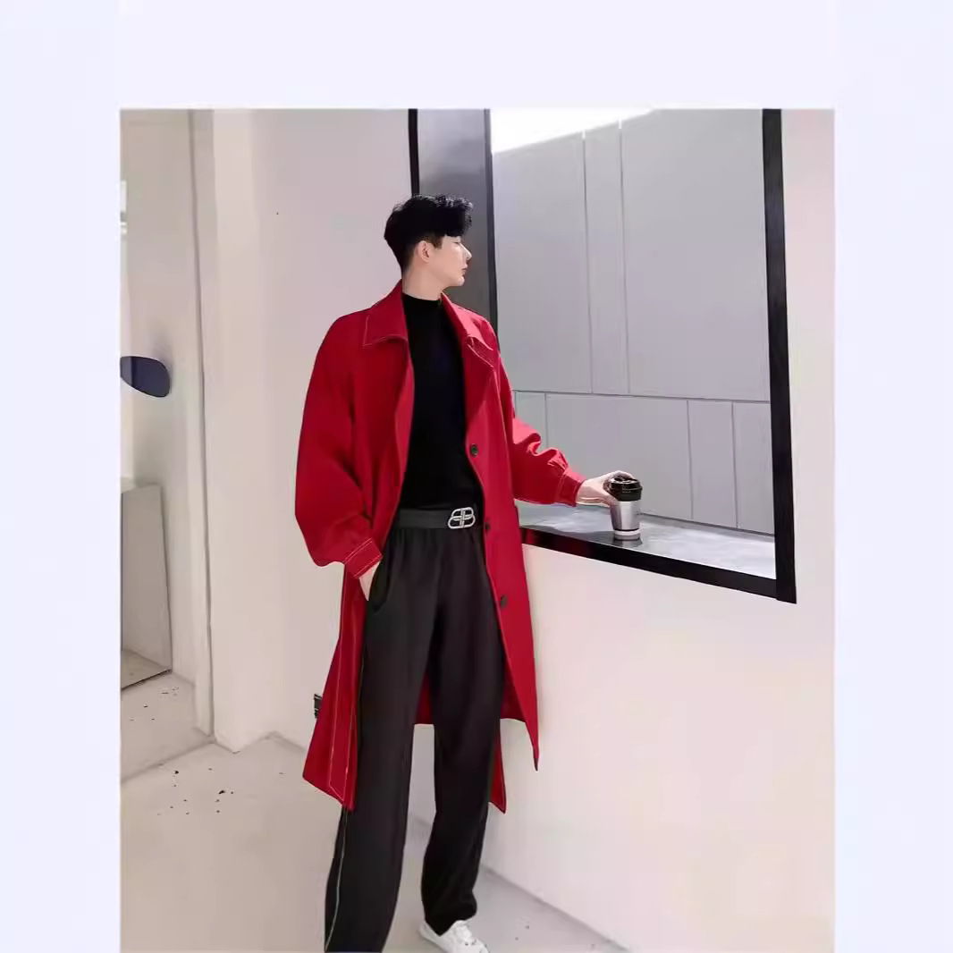赤コーデ オーバーサイズ ロングトレンチコート