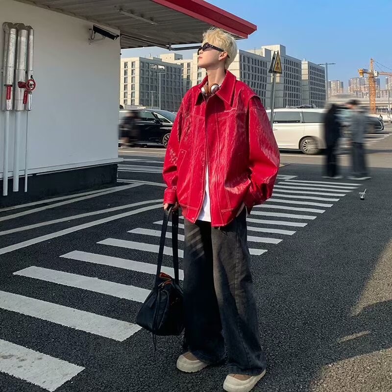 赤コーデ 光沢ベロアジャンパー