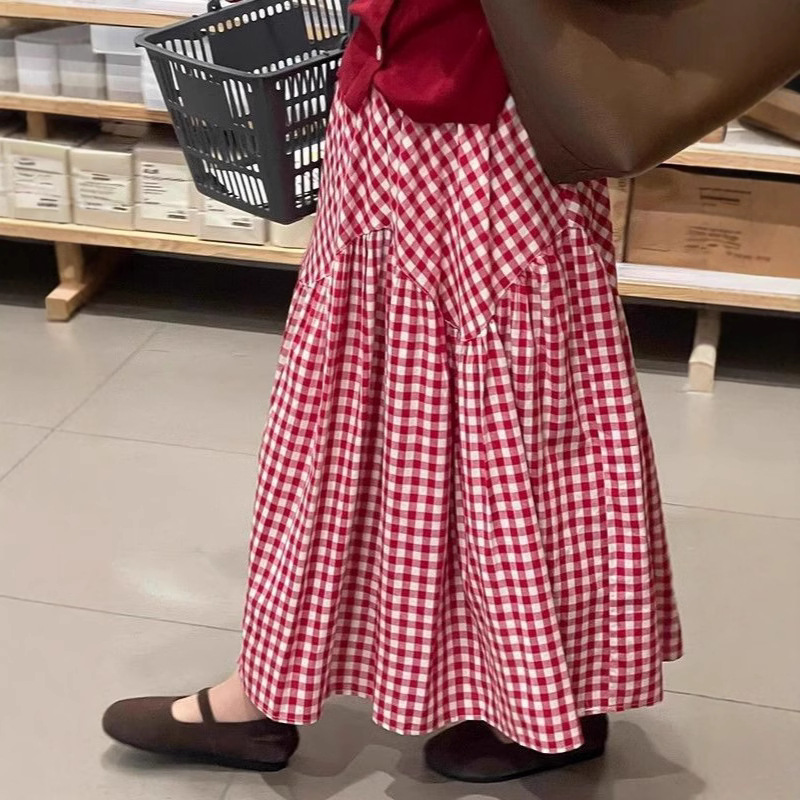 赤コーデ 赤コーデ 格子柄フレアロングスカート