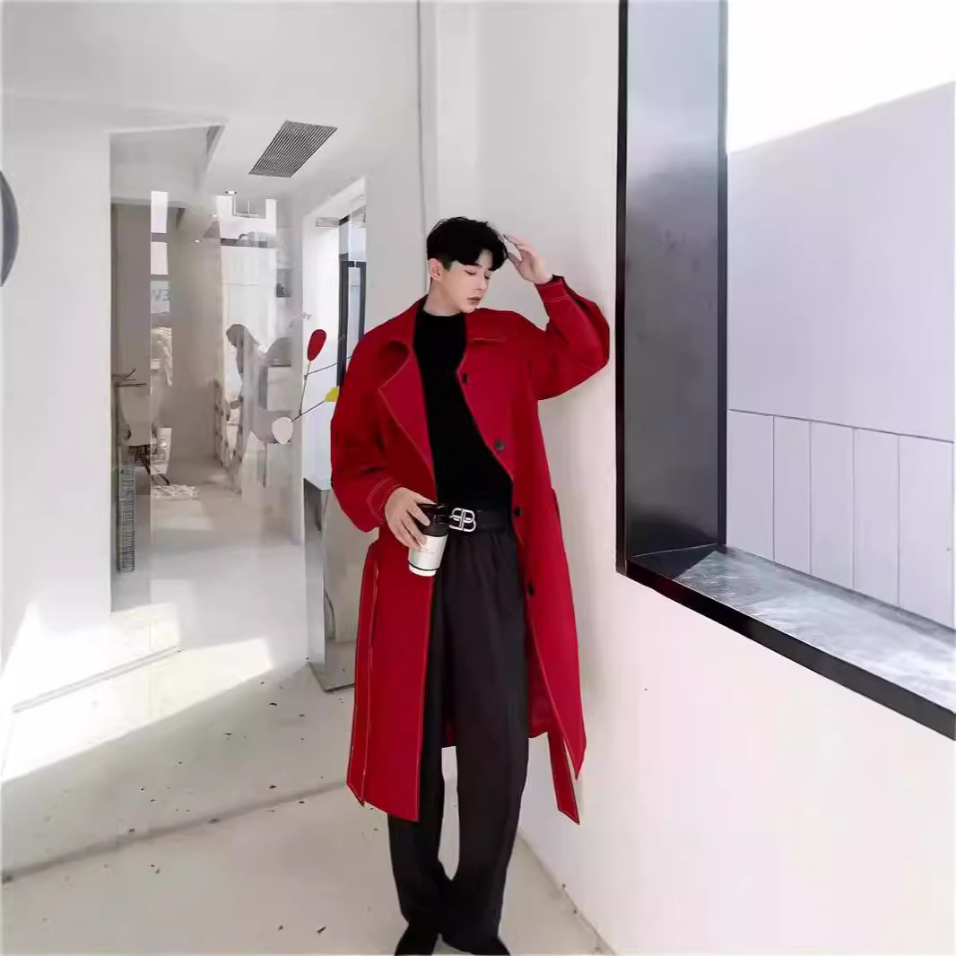 赤コーデ オーバーサイズ ロングトレンチコート