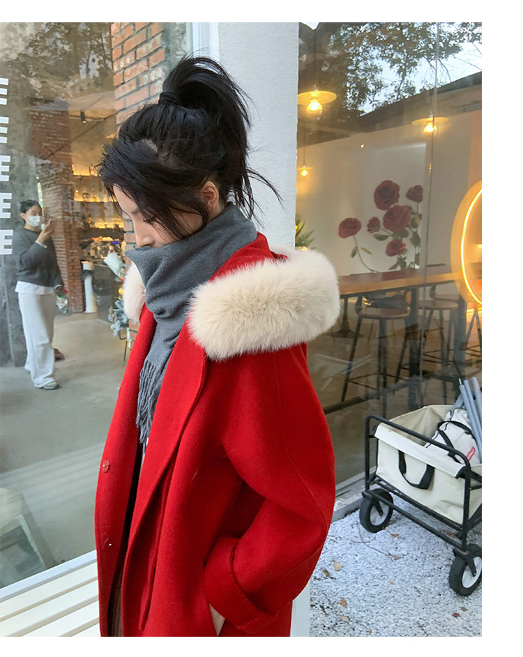 赤コーデ ファーリボン付きロングコート