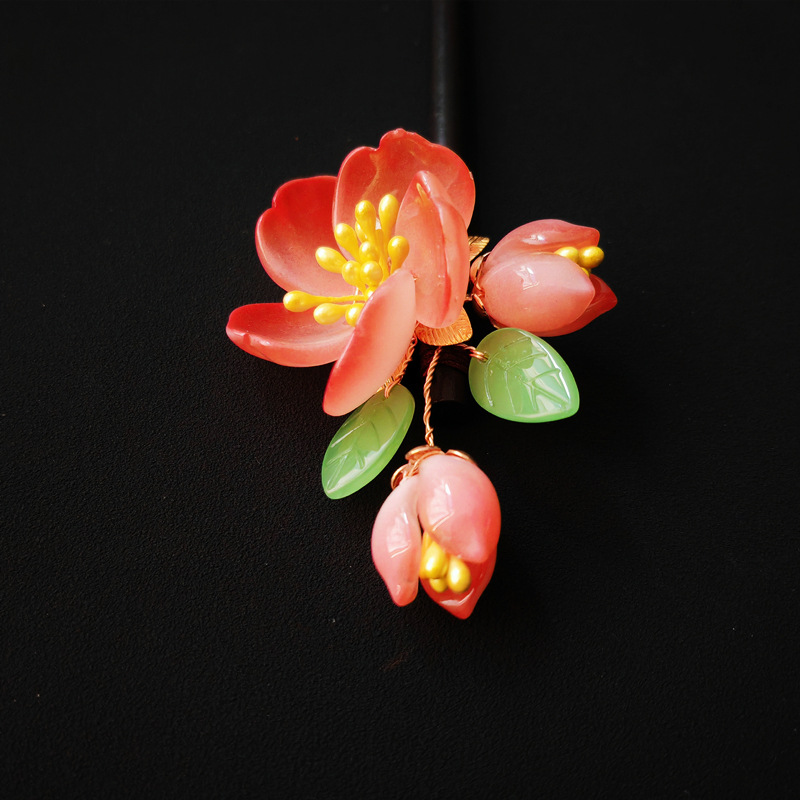 赤コーデ 梅の花かんざし華やか二輪飾り