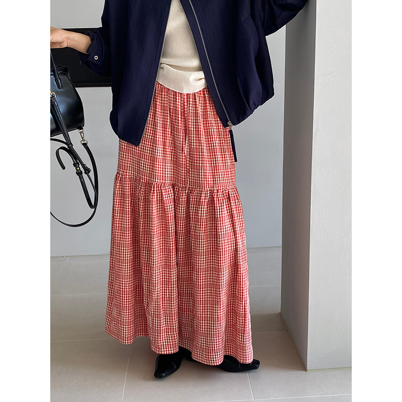 赤コーデ 赤コーデ 格子柄ティアードロングスカート