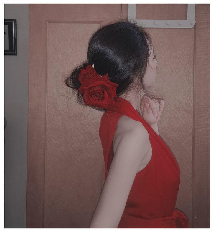 赤コーデ 艶やか薔薇髪飾り