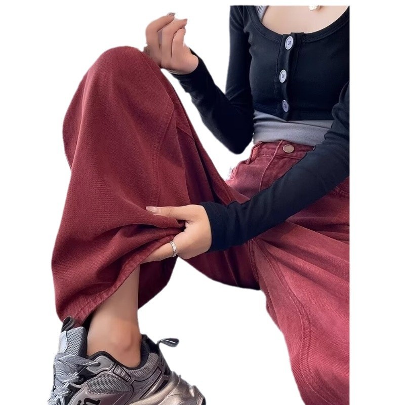 赤コーデ ゆったりストレートデニムパンツ