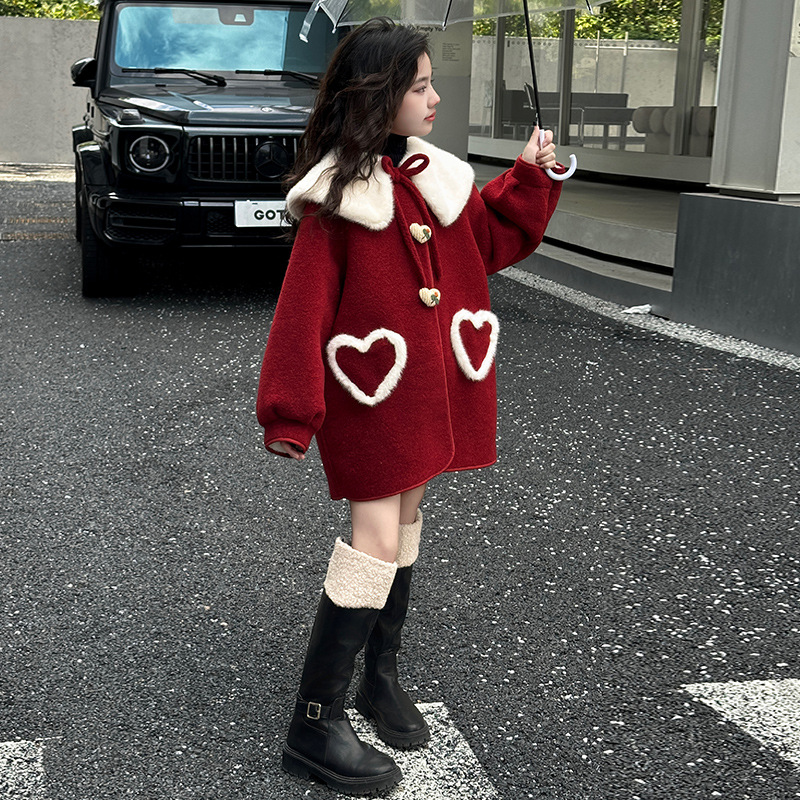 赤コーデ もこもこハートポケット付きウールコート