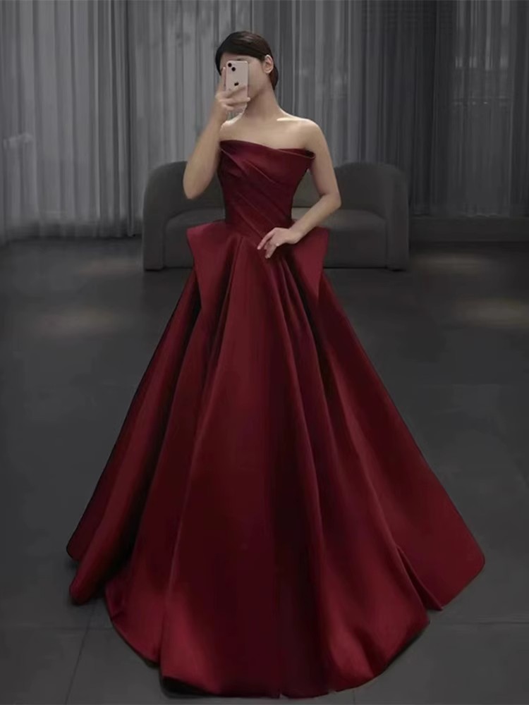 赤コーデ シンプル優美なサテンロングドレス