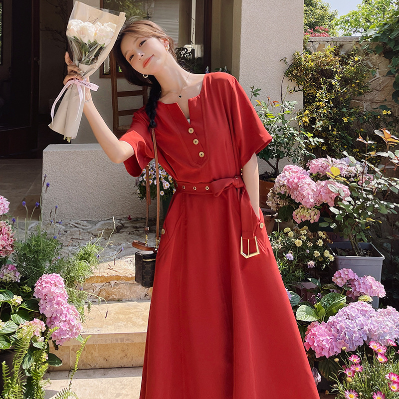 赤コーデ 赤コーデ 優雅なフレアロングスカート