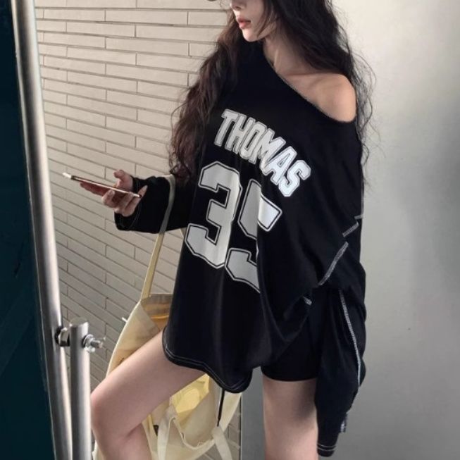 ダンス衣装 ナンバリングロゴ入りオフショルダー長袖トップス