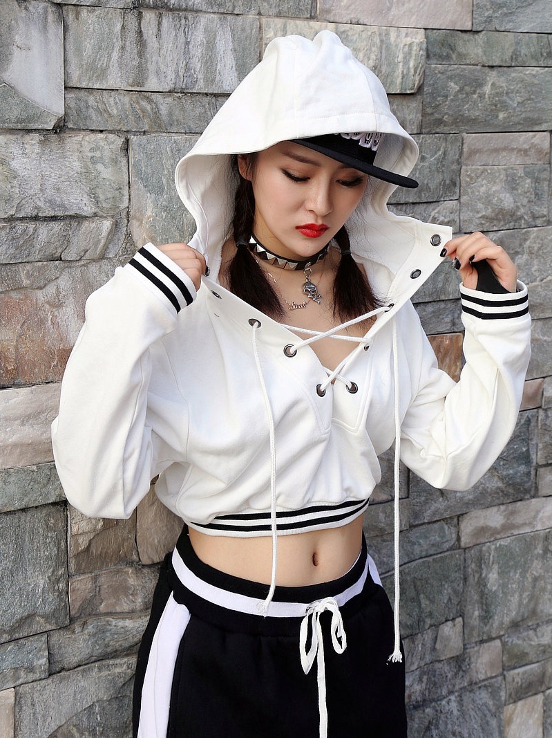 ダンス衣装 編み上げデザインフード付きスポーティートップス