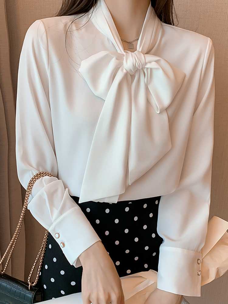 ボリューム感が華やかなおすすめリボンブラウス10選